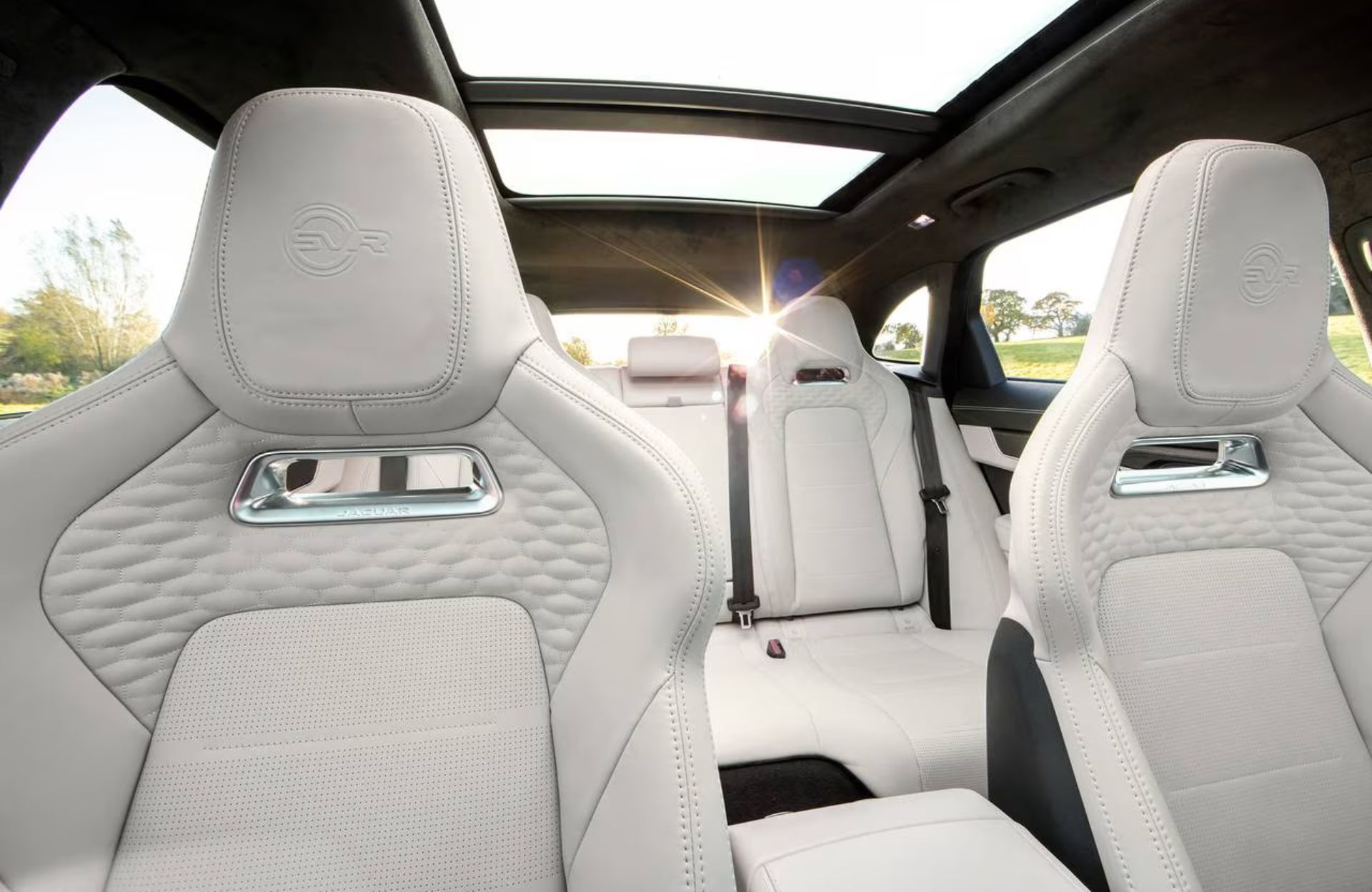 יגואר 2025 Jaguar F-PACE